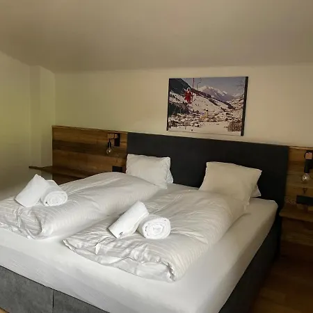 Apartament Haus Willibald Saalbach-Hinterglemm Zewnętrze zdjęcie