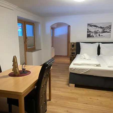 Apartament Haus Willibald Saalbach-Hinterglemm Zewnętrze zdjęcie