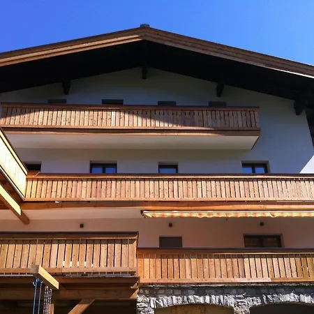 Apartament Haus Willibald Saalbach-Hinterglemm Zewnętrze zdjęcie