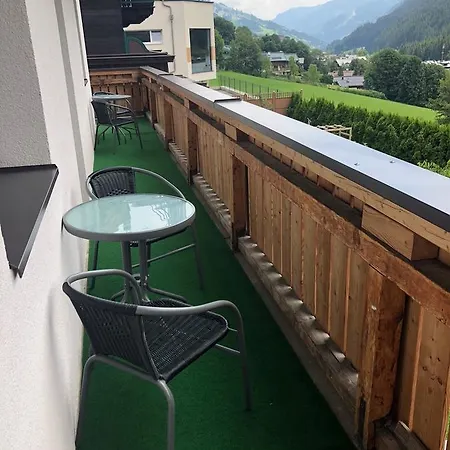 Apartament Haus Willibald Saalbach-Hinterglemm Zewnętrze zdjęcie